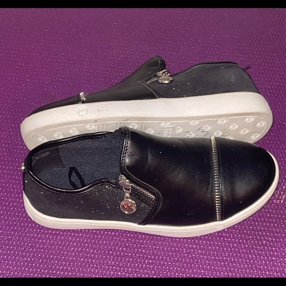 I am selling some “MICHAEL KORS” shoes for $50. - Picture 4 of 4